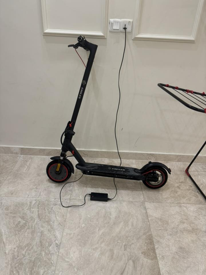 السلام عليكم سكوتر للبيع السعر 200الف 
للاستفسار ***********
