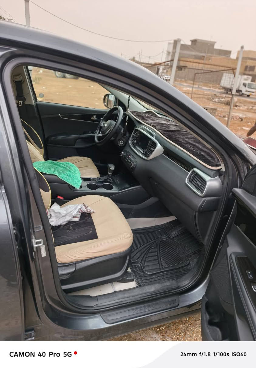 للبيع سورينتو راسلني واتساب
موديل 20
وارد امريكي 
حادث جاملغ وبنيد وبيها حافة قبق الجنطه محدد بالصوره
مكينة V6 سلندر
7راكب 
شاشة جبيره 
كامره دواره 
جاهزة من كلشي 
مكينة 
كير 
حدادية 
تخم تاير كهربائيات كلها شغاله الي بالبجم 
تبريد فول البارحه بدلت فريز جديد 
رقم بغداد باسمي 
مكاني طوريج 
سعرها 200 بيها مجال قليل 
هزه ماساقطه
***********
