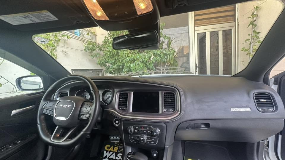 - اسم السيارة: 

Dodge Charger Scat Pack

Dodge Charger SRT Scat PacK- الموديل:2023
- الوارد:امريكي 
- اللون:ابیض
- رقم السيارة:اربيل
- الممشى٣٣ مايل
- مكان السيارة (المحافظة):اريبل
- الكفالة:عامه
- السعر:
- المواصفات swinig 
Dodge Charger Scat PacK

قبات مواسفات 
- الضرر أو الملاحظات:
- رقم الهاتف:***********
