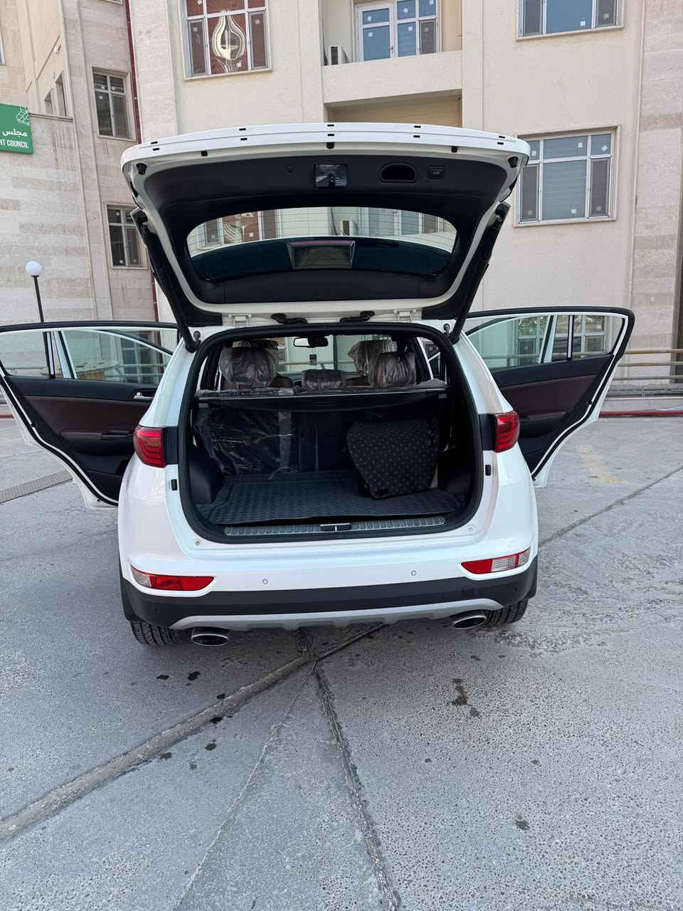 سبورتج 2018 GT LINEفول مواصفات وارد خليجي ماشيه 71,000
تدفئه تبريد كشنات تدفئه ستيرن مقاعد كهرباء هاندبريك بصمه بانوراما ترحيب ابواب مري شفط صندوك كهرباء كار بلي تبريد قطعتين منفصل 6 ايرباك
وبعد بيها مواصفات هوايه مكفوله كلين تايتل
 للاستفسار ***********
