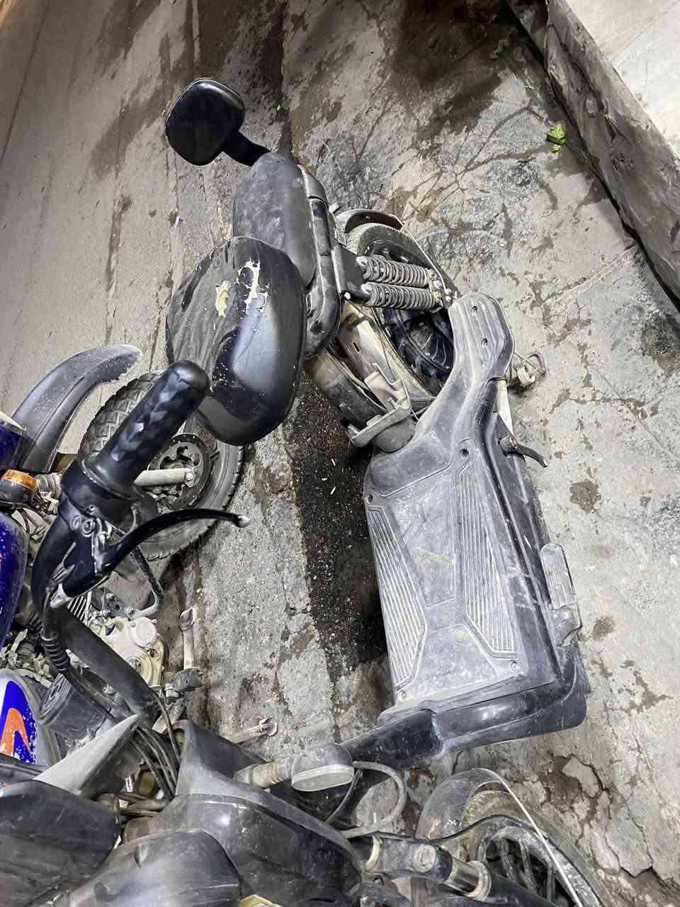 دراجة شحن عقلها محترك تشتغل وتطفى 
سعرها 150 الف فقط عقل بطاريات شغالات 
سعر عقل 40 الف 
مكاني بغداد الغدير. 
***********
