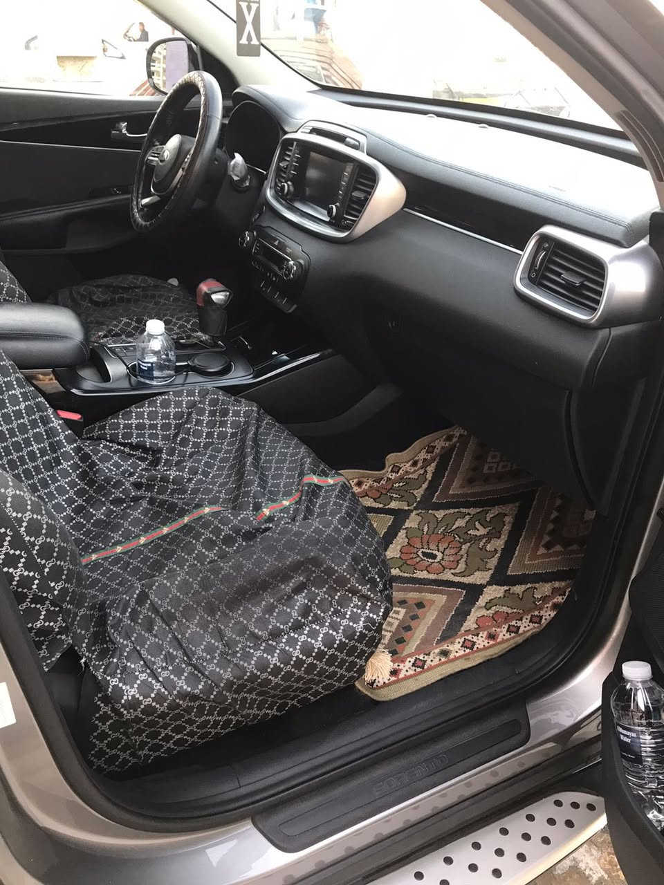 سورنتو ٢٠١٩ 
٦ سلندر
٣ قطع تبريد
كشنات جلد
كشنات كهربائي امامي 
حادثه بنيد 
السعر ٢١ وبيه مجال قليل
***********
