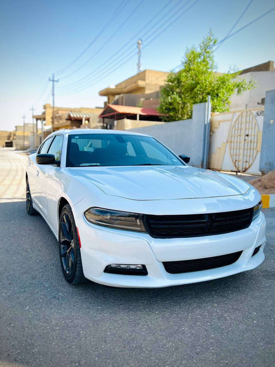 السلام عليكم دودج تشارجر للبيع موديل 23 لون ابيض اصل 23 سياره كلين تايتل  واحلى من الصور بدون رقم  منفيس باسمي حادثها فقط دعاميه اماميه بدون دواخل وبدون ايرباك ماشي 25,000 فقط كاميرا دواره وشاشه كبيره مكينه 3600  ويل حجم 20 سياره مواصفات بلاك توب رقم الهاتف ***********
