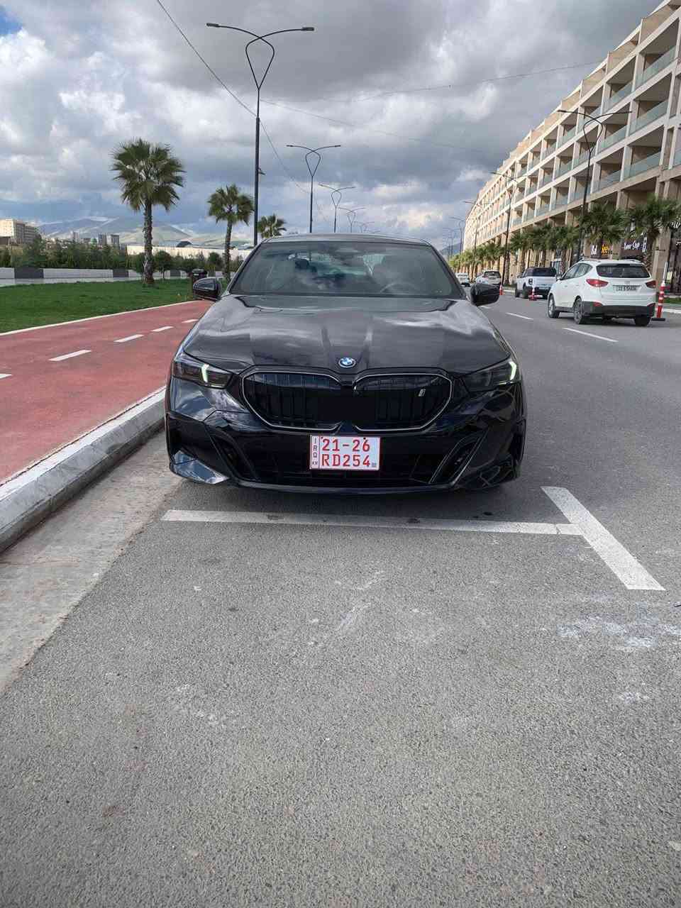 بی ئێم دەبلیو 2024 i5 edrive40 M pro
قەپات مواسەفات M package pro
تەنها 13 هەزار ڕۆشتووە 
فوول کارەباییە
پانۆراما
ئۆتۆپارک
داتاشۆ
رادار ٣٦٠
کامێرا ٣٦٠
هەموو ئەو مواسفاتانەی کە لە bmw هەیە 
یوەی دەرگای سەکن پێشەوە بۆیاخە 
لەگەڵ ١ پەڵەی بچوک لە دەرگای دوای سەکن
هیچ ناوی نەگرتوە 
چونکە تەنها لەسەر شوخت بۆیاخ کراوە
هیچ ئێرباگی نەتەقیوە
بە ٤٠ دەقە شحن کردن ٦٠٠ کیلۆمەتر ئەڕوات 
و ژمارە کاتیە و ٢  مانگ و نیو ی ماوە بۆ رەقەم کردن 
پارەی رەقەم کردی نیە چونکە فول کارەبایە
ناونیشان سلێمانی

سـعـر : لە کۆمێنت داوابکە ڕاستەوخۆ بۆت دێت 📥 

گێر و مەکیەنەی بەشەرت 
هیچ کێشەیەکی تێدا نییە 

ژمارەی خاوەنەکەی 
***********
 ڤایبەر و واتساپ
