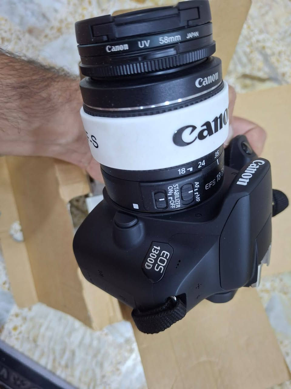 كاميرا Canon EOS 1300D DSLR (عدسة 18-55) جديده استخدام مرتين فقط والكاميرا اتصال Wi-Fi و NFC للمشاركة السريعة، وتتميز بنطاق ISO 100-6400 (يصل إلى 12800) للتصوير في الإضاءة المنخفضة.
• المستشعر: 18 ميجابكسل من نوع CMOS APS-C.
• معالج الصور: DIGIC 4+.
• الفيديو: تصوير سينمائي بدقة Full HD 1080p.
• نظام التركيز: 9 نقاط تركيز بؤري تلقائي.
• الشاشة: شاشة LCD بحجم 3 بوصات وبدقة 920,000 نقطة.
• الاتصال: مزودة بـ Wi-Fi و NFC لنقل الصور والتحكم بالكاميرا عن بعد.

مع جميع ملحقاتها بالكارتونه شاحنه وبطاريه ورام 32 گيگا سعرها 300 الف مع خدمه التوصيل المجاني لجميع المحافظات


**إذا كنت صاحب هذا الإعلان وتريد حذفه لأي سبب، رجاءا أرسل رسالة إلى الدعم الفني**