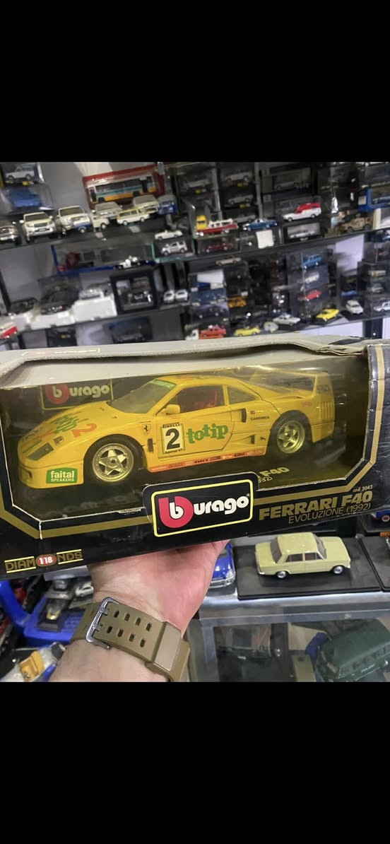 من السيارات الرياضية للموديلات الثمانينات من القرن الماضي والتي تم انتاجها في عالم المصغرات عام 2013 على اعتبارها أصبحت من الكلاسك من شركة بوراكو الايطالية العالمية لصناعة المصغرات للسيارات الرياضية متوفر الان سعر القطعة فقط 55 الف حجم 1/18 بمعنى مابين 25 الى 30 سم


**إذا كنت صاحب هذا الإعلان وتريد حذفه لأي سبب، رجاءا أرسل رسالة إلى الدعم الفني**