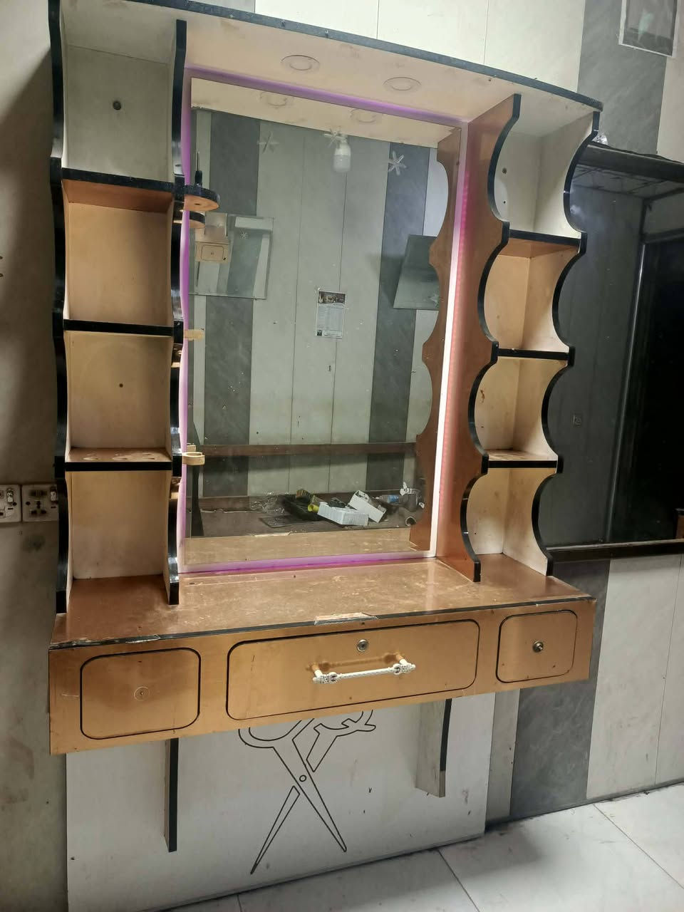 السلام عليكم. 2 ميوزه حلاقة و2 مري خلفيات. السعر 150 للبيع.بغداد قريب على بسمايه.اتصال او واتساب  ***********
