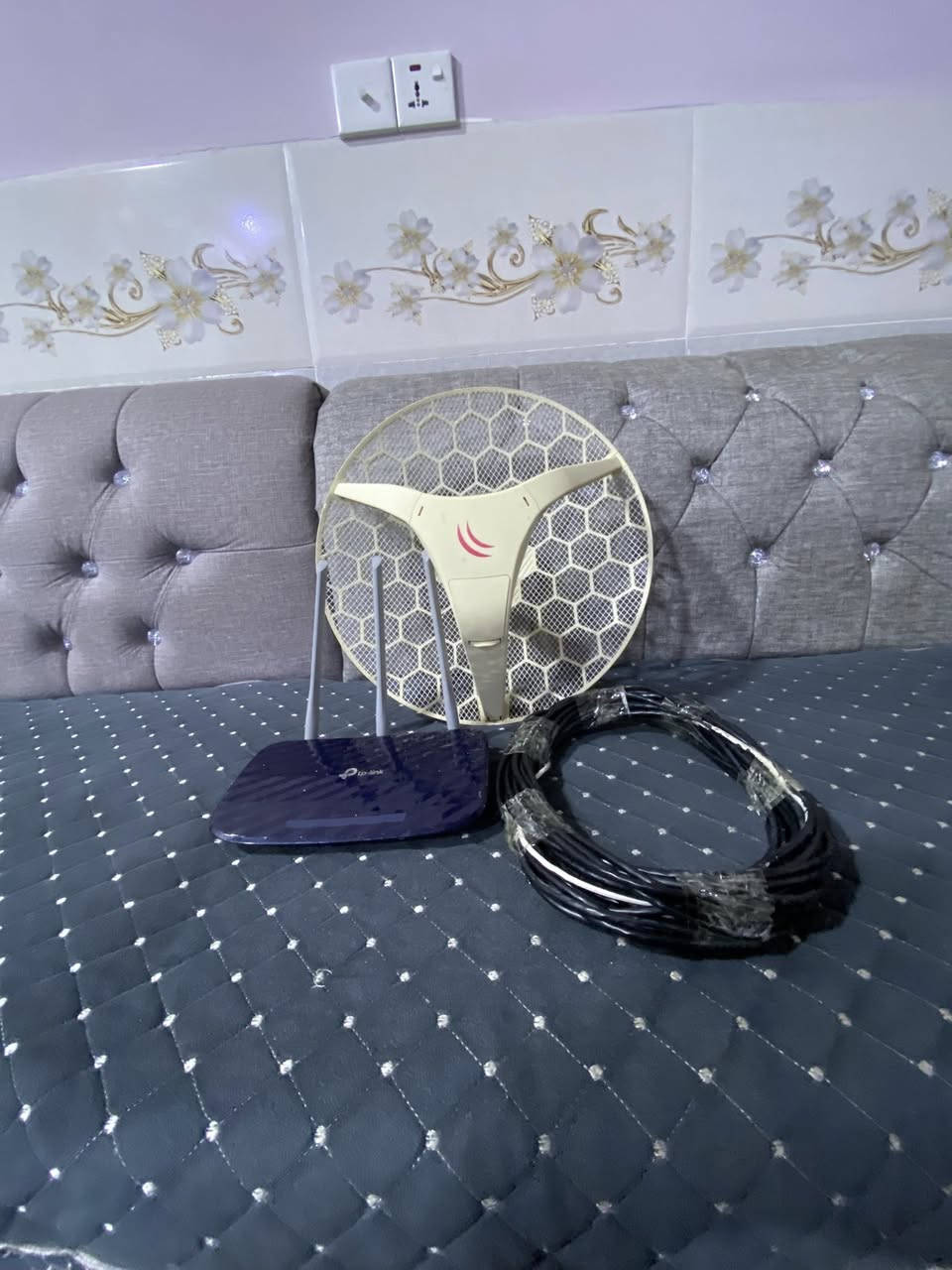 سلام عليكم
نانو معه راوتر للبيع+واير اصلي شرط الفحص ٢٠متر 
شرط الشغل او القوه سعره٩٠الف اتصال فقط ***********
