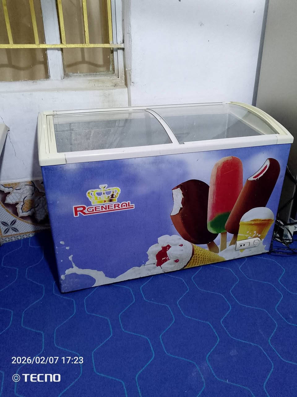 للبيع براد مثلجات شغاله تجميدها حلو بس بيها زرف بسيط جوا سعرها 200 بيها مجال مكان عماره حي العسكري
*********** واتساب
