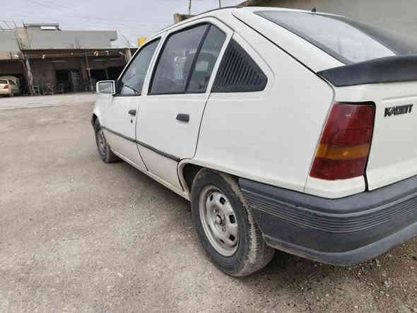 كاديت للبيع موديل ٩١
رقم جديد سنويه جديد 
كاربون مسجل 
سيارة صبغ عام 
تويار جديدة
المحرك بي صرف 
الكير شرط 
كهربائيت كلها شغاله
عنوان /دهوك /فايدة 
السعر ٢٧ مجال بسيط
*********** تلعفر
