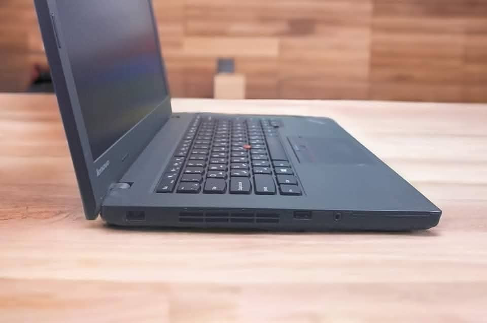 لينوفو lenovo  من نوع L450  بمعالج كوراي فايف من ذوات الجيل الخامس ورام 8  كيكا  وهارد 256 كيكا SSD  وكرت شاشة  ٤  كيكا  شير  

♦️LENOVO L450 

♦️Core i5 - 5       
معالج كوراي فايف 5- الجيل الخامس  - فئة U

♦️RAM: 8GB - DDR3
رام 8 كيكا - نوع الرام DDR3 

♦️Hard Disk: 256 GB - SSD 
هارد 256 كيكا - نوع الهارد SSD الحديث

♦️GPU0: Intel (R) HD Graphics 620 - 4 GB
كرت شاشة داخلي انتل كرافيكس 4 كيكا 

♦️SCREEN Size: 14 Inches 
حجم الشاشة 14

♦️السعر: ٢٠٠  الف دينار عراقي فقط.
للتواصل 
@Dhah12
او على الخاص 
ملحقات 
♡ حقيبة لابتوب
♡ شاحنة اصلية
ضمان شهر


**إذا كنت صاحب هذا الإعلان وتريد حذفه لأي سبب، رجاءا أرسل رسالة إلى الدعم الفني**