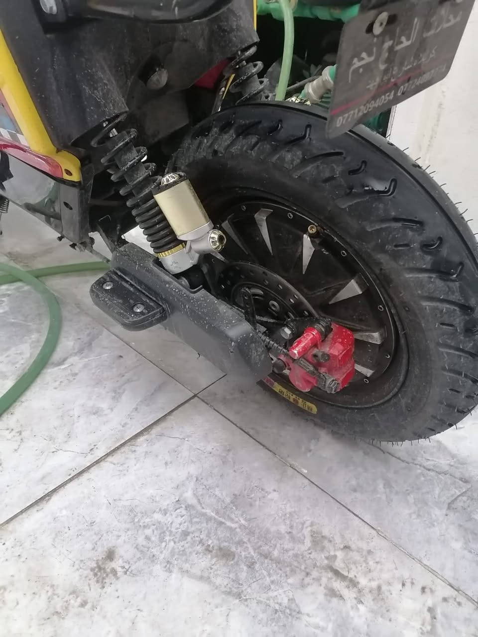 السلام عليكم R11
1-بطاريات 5 كبار دبل جدد
2-لايت عالي ناصي 
3-ملفه1500 
4- 4 كير
5-بلوتوث 
6-حساس بريك 
7-بريك خلفي امامي شغال 
8-بريك هيدروليك 
9-صندوك 
10-تشغيل عن بعد
11-قفل تاير 
12-آنذار سرقه عالي 
13-شاشه ايباد كبير
14-دسكات خلفي امامي جدد
15-بصمات1 وسويج1 وكارت شغالات
16- شاحنه اصليه
17- سرعته80حقيقي 
18- تمشي 35كيلو إلى 50كيلو متر 
دراجه جاهزه من كلشي ونضيف عله  ايدي دراجه ولله خسران بيه أخذته من الشركه 550  مكاني بغداد السعر (350)الف وبيه مجال شي بسيط الاتصال*********** و*********** اخوان مكلف بل النشر بيع مستعجل متوازي
