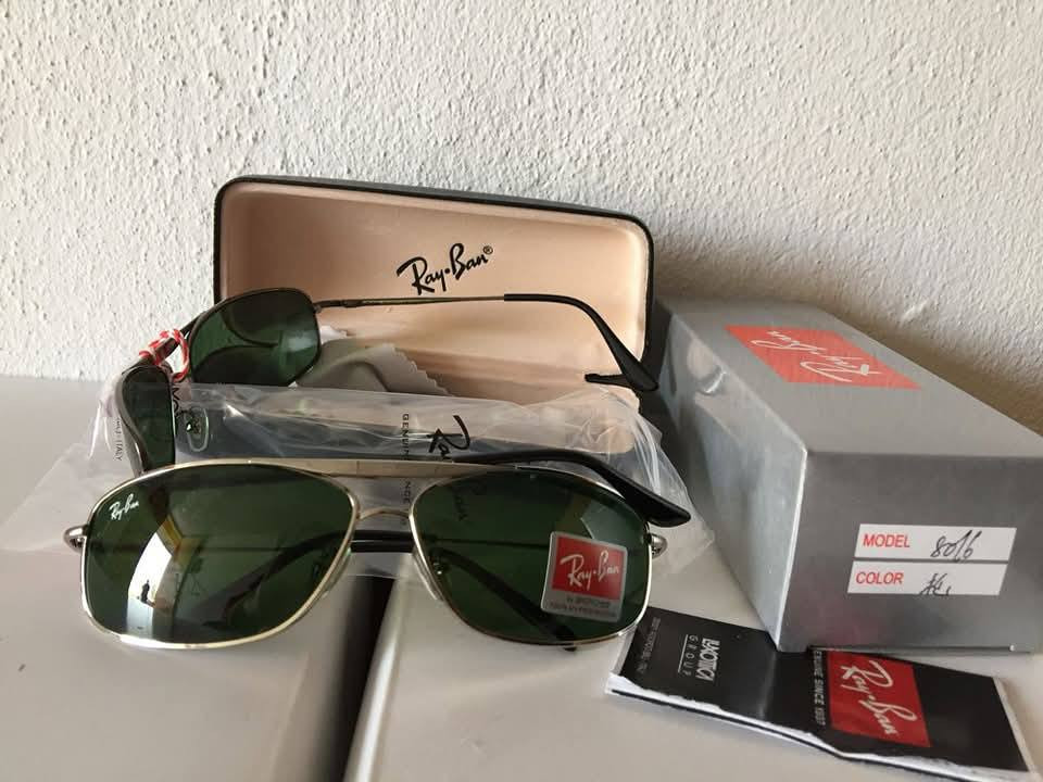 نظارات شمسية رجالية من راي بان نوعية اصلية 
المميزات
1. عدسة زجاجية محفور عليها رمز RB.
2. عازلة للأشعة تحت الحمراء وفوق البنفسجية.
3. حماية العدسة UV 400، طبية ولا تضر بالعين.
4. جودة الصناعة ودقة التصميم.
5. أشكال جديدة بألوان جذابة.
6. تأتي مع كل نظارة كامل الإكسسوارات (العلبة الحافظة + منديل الماركة).

للحجز
مراسلة الصفحة أو الاتصال على:
 واتساب ***********

العنوان
معرض الراوي للتبضع، الفلوجة حي الجمهورية تقاطع العيادة الشعبية مقابل مدرسة الجمهورية الابتدائية.

خدمة التوصيل
- داخل الفلوجة: ألفين دينار.
- جميع المحافظات: 5 آلاف دينار.
