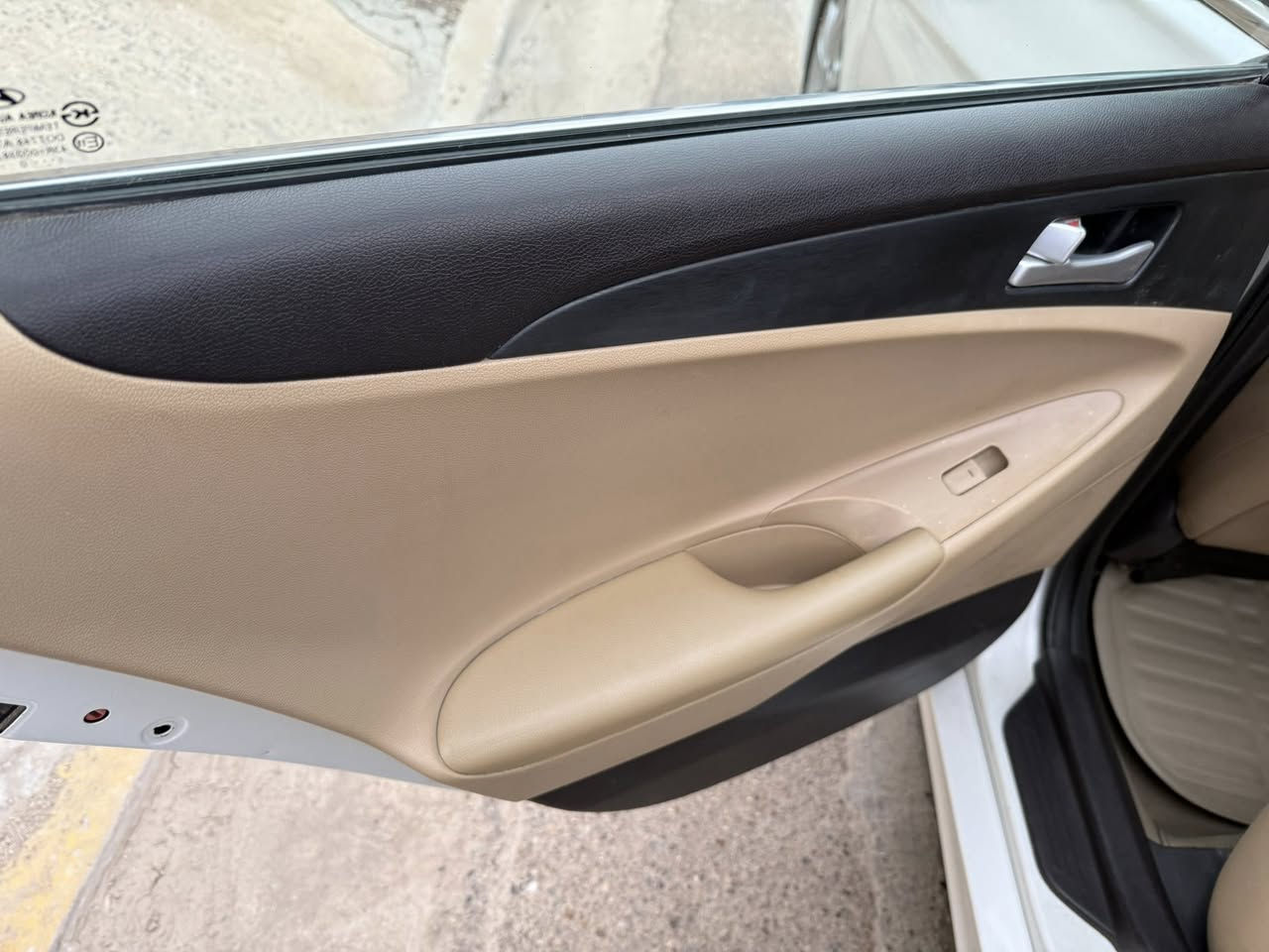 سوناتا 2011 استلام شركه عامه مكفوله و جديده محرك 2.400 دوش
موصفات 
مري شفط 
تحكم ستيرن 
حساس خلفي 
تبريد قطعتين 
مكاني بغداد حي الاعلام 
سياره جديده جدآ بدون اي نقص 
تبريد ثلج 
رقمي ***********
