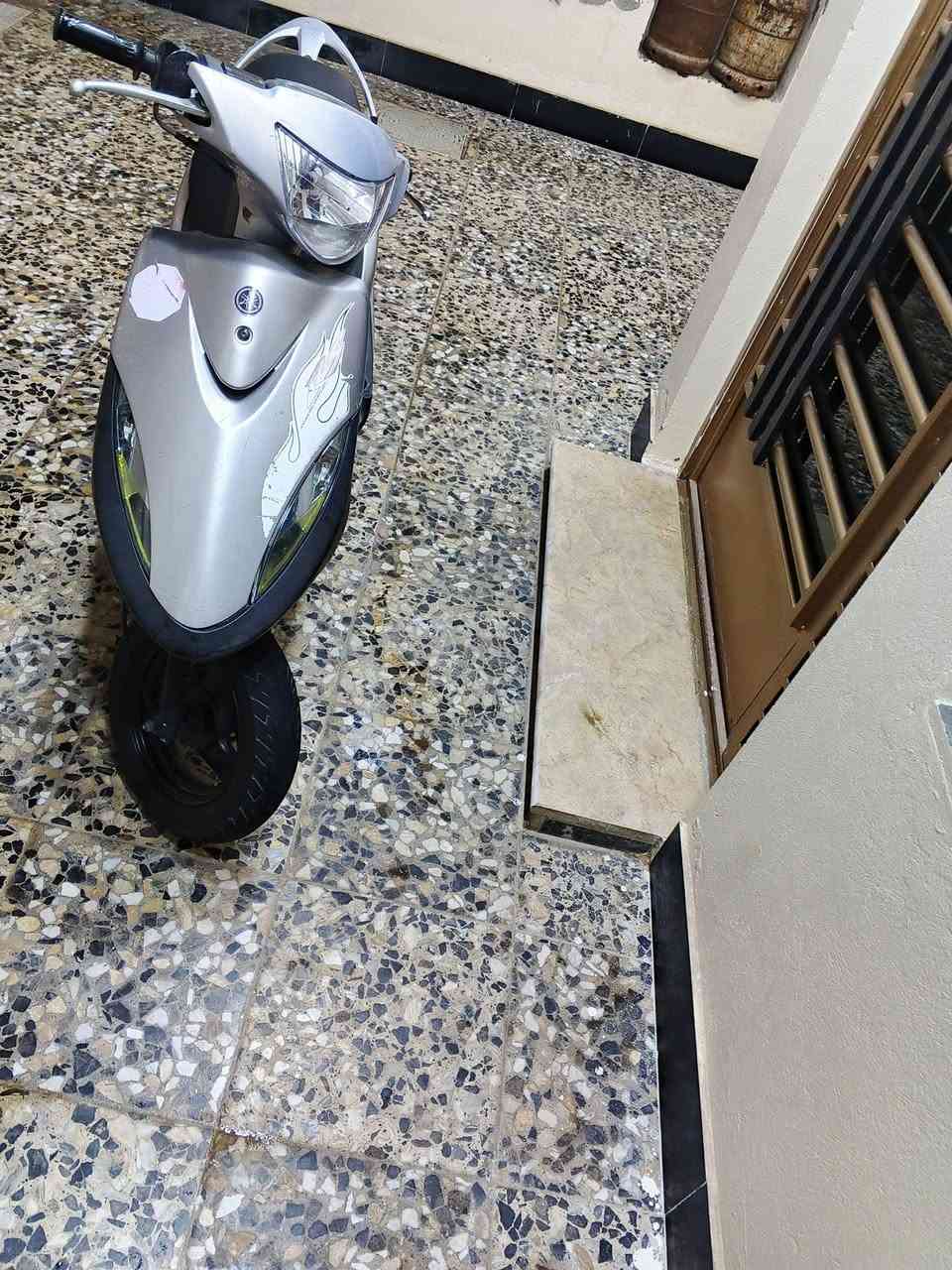 السلام عليكم دراجه ماكس عدله حلوه
ومكينه ممفتوحه وناعمه تخبل السعر 850وبيها مجال 
العنوان بغداد رئاسه العبيدي شارع 20 وهذه رقمي ***********
