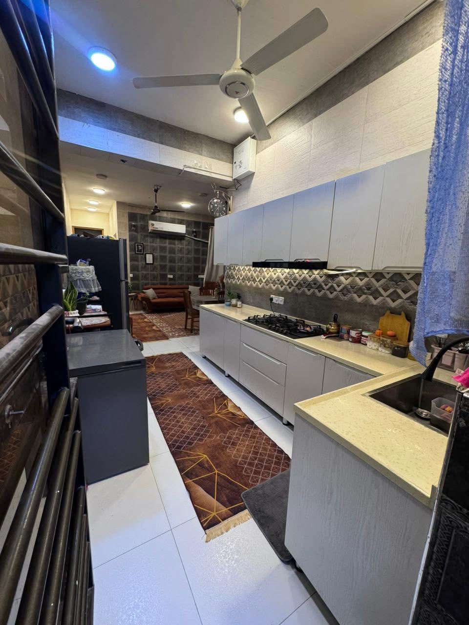 #بيع_سريع 

#دار_للبيع_مساحه_130متر_واجه_6اونص_نزال20
يحتوي على غرف نوم +صاله+مطبخ+ستقبال+صحيات
نوع الملك طابو زراعي سند 25قرار محكمه 
📍العنوان بغداد الدوره مدخل البوعيثه قرب المجزره 
الاستفسار ***********
