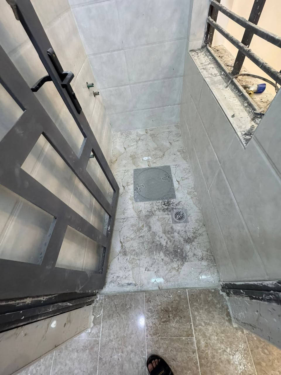 السلام عليكم
مستعدين لعمل تطبيك سيراميك للجدران بالمادة والارضيات والدروجة. 
للاستفسار مراسلة واتساب أو الاتصال على الرقم   ***********
