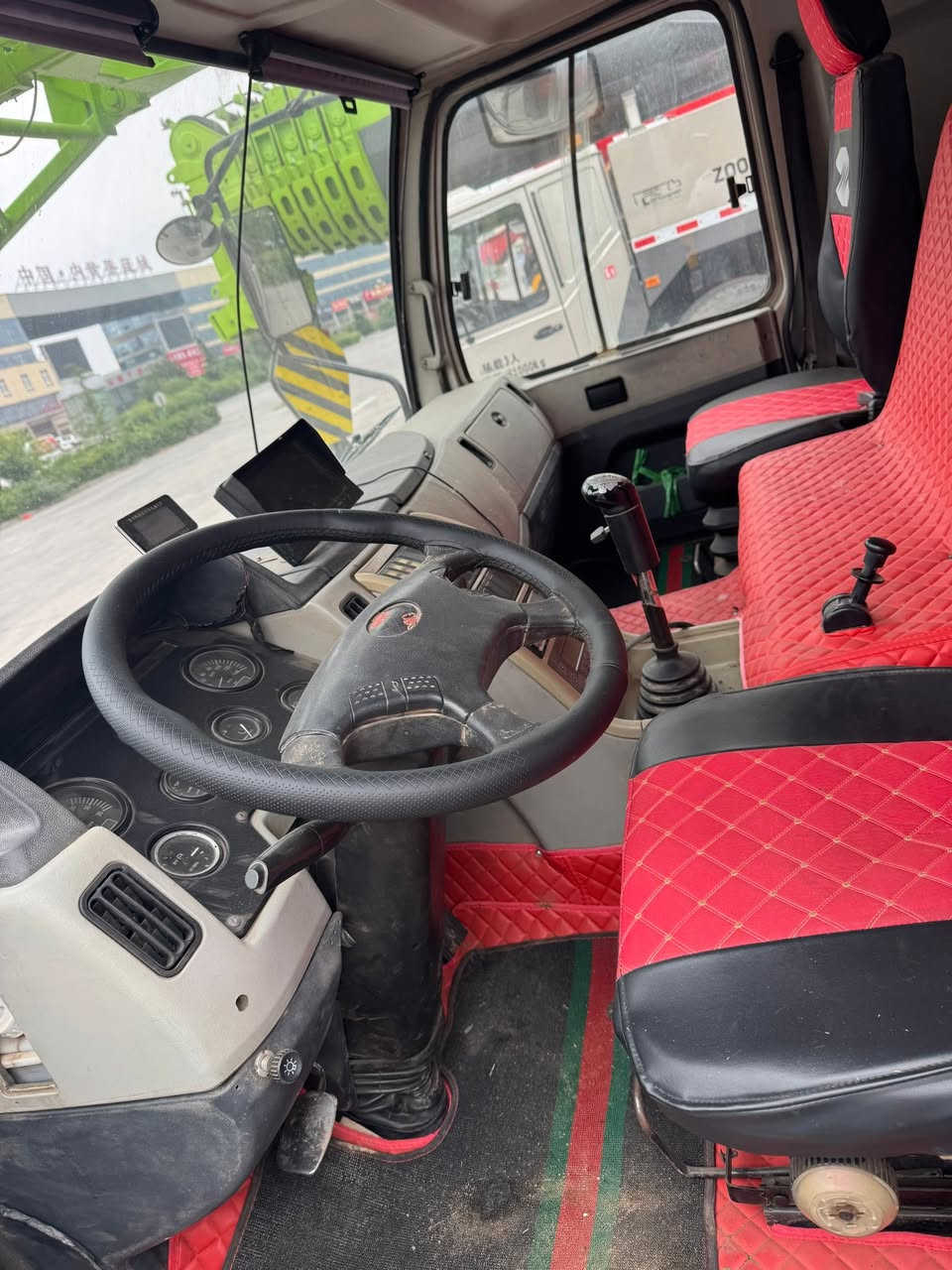Selling a Zoomlion 25V5 crane in excellent condition, fully refurbished. Powered by Weichai engine with strong performance and meets China III emission standards. Equipped with push-rod operation for simple and easy handling. Brokers welcome. Export inquiries and trade-in deals available: 15670777911 WhatsApp: +86 15670777911


**إذا كنت صاحب هذا الإعلان وتريد حذفه لأي سبب، رجاءا أرسل رسالة إلى الدعم الفني**