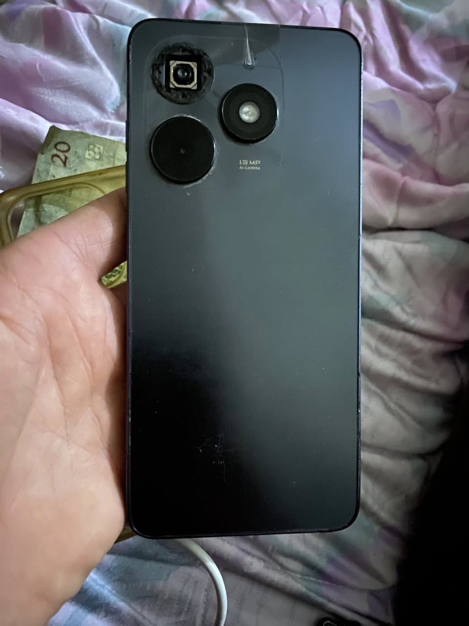 شباب عندي هاذ الجهاز مال بيت رايد ابيعة ذاكرتة ١٢٨ وجهاز كلة شغال بسال كامرة واكعة بس هوة شغال  رايدة ب٧٥ متواجد رقم ***********بي واتساب.        مكاني بغداد
