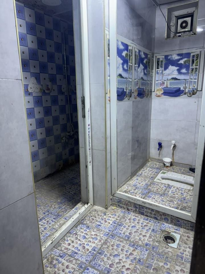 السلام عليكم مشتمل المساحة ١٠٠م للبيع ابي غرق حي الحوراء قريب ع شارع حله كربلاء يتكون من غرفة كبيرة وأخرى صغيرة ومجمع صحيات ومطبخ واستقبال 
م ***********
