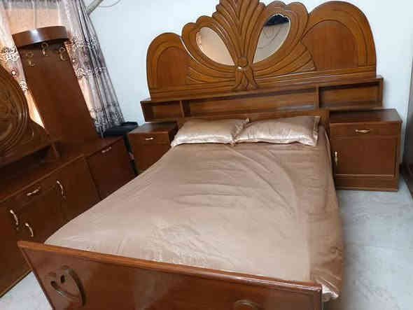 غرفة اخشاب للبيع لخمسة ابواب السعر ٥٠٠ وبيها مجال 
المكان بغداد حي الجهاد/الرقم ***********
