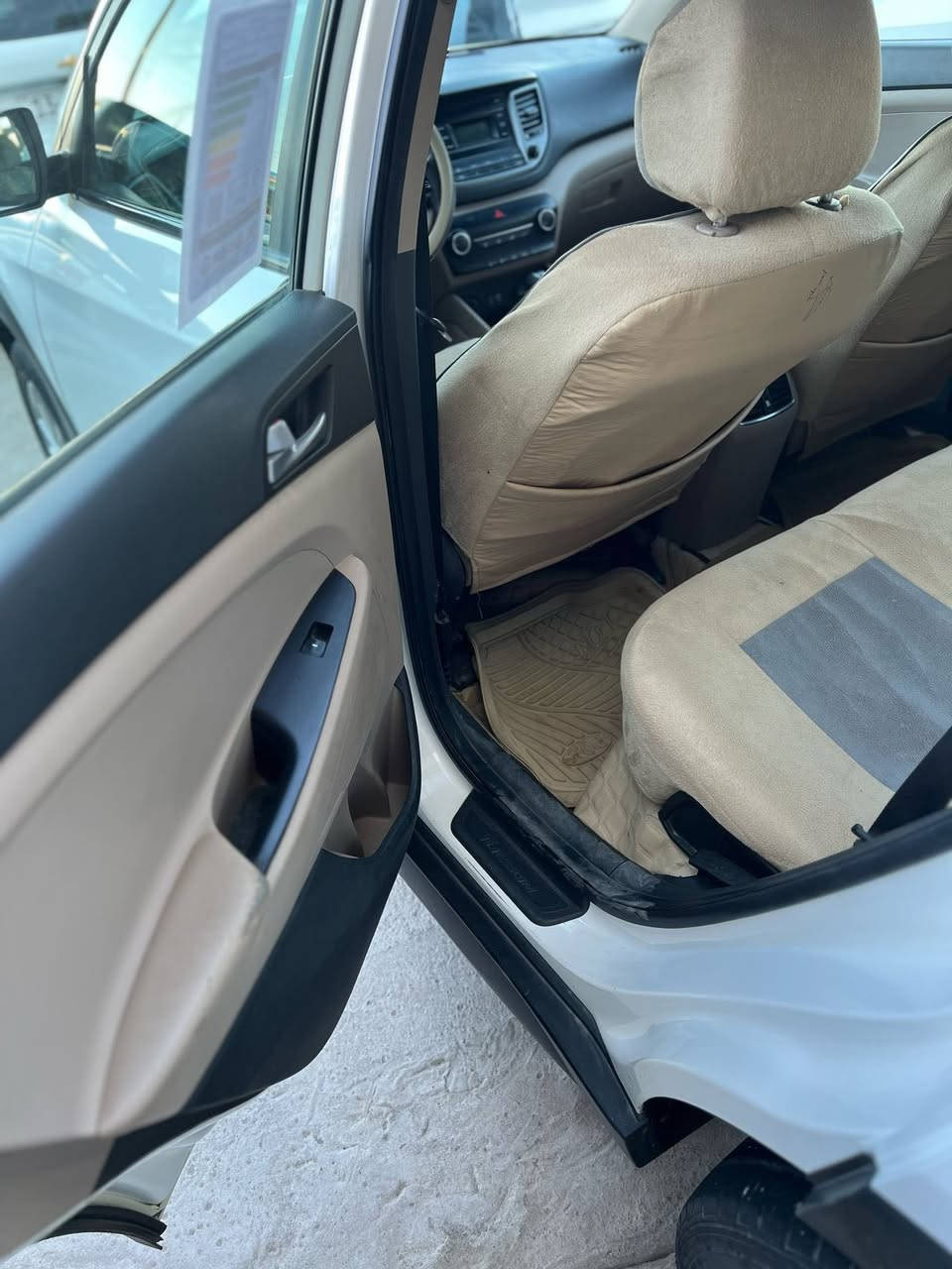 توسان  خليجي موديل ٧ا سنويتها ل ٢٨ بيها نص مكينه مبدله سونارها موجود ويه الصور
 كير محرك تبريد كهربائيات حداديه تخم تاير 
مكانها العماره 
  الاتصال عل الرقم.  ***********
