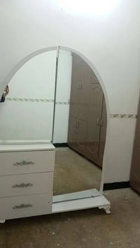 للبيع • بلا عيب • غرفة نوم