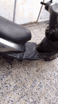 عندي دراجه ثعلب140كلشي شغال دبلات جددمكينه حلوه بس نقص تريشه جهةالستان...