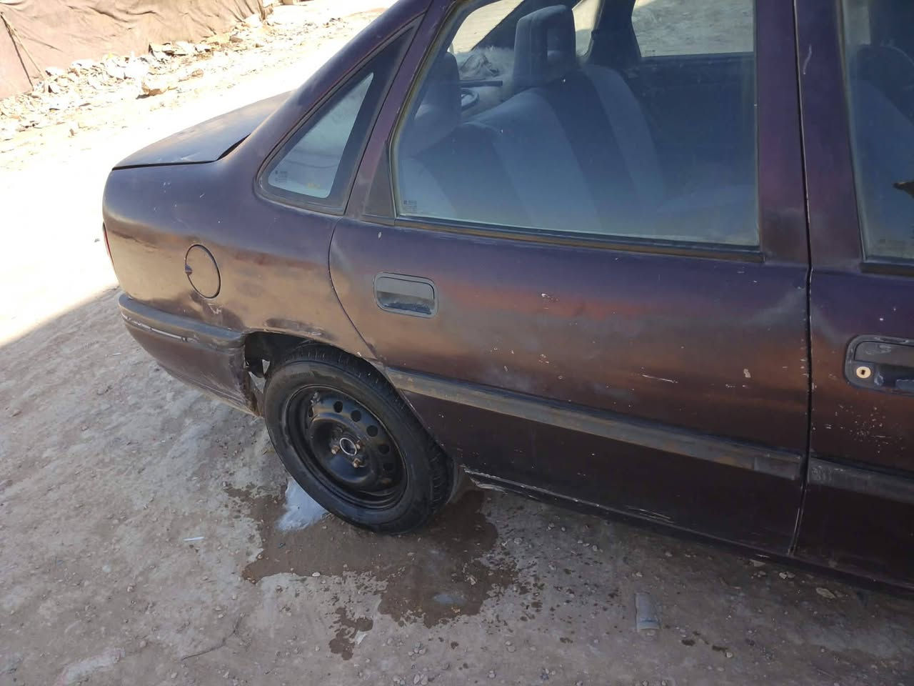 السلام عليكم سياره اوبل فكترا للبيع مديل 1995 مكينه وكير وحداديه جدد.  مكينه 2000 السياره حلوه بس عوزهه ترتيبات المكان الحله بابل سعرهه 27 وبيهه مجال الرقم ***********
