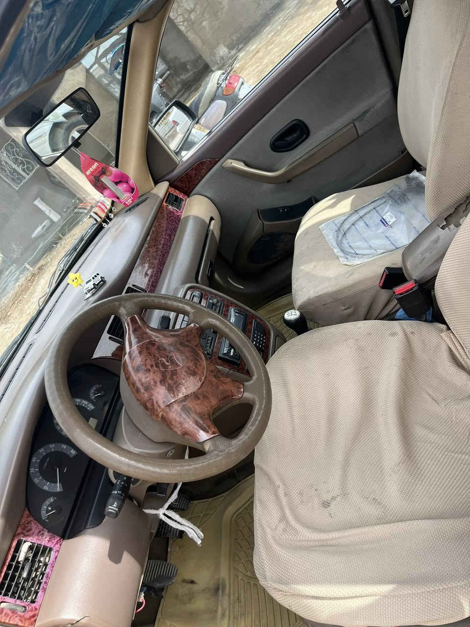 سلام عليكم
سمند موديل ٢٠١١ 
تبديل بنيد طاير 
مكينتها بيها تنقيص 
تبريد شغال هيئة غرامات مصفره سياره باسمي رقم بغداد إنكليزي السياره حلوه وجاهزه وابيع ع شوف 

مكاني بابل المسيب 

السعر ٣٧ وبيها مجال بسيط 
للاستفسار 

***********
