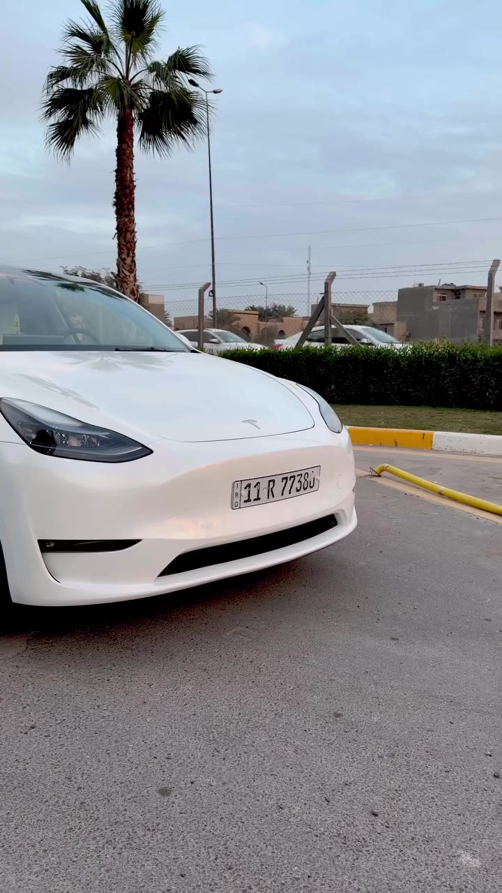 TESLA MODEL Y PERFORMANCE 2024
DUOLE MOTOR 

دخول جديد رقم بغداد هزة وسنوية جديدة 
مدفوعه ضريبة وكمرك وكاملة من كل نقص 

عداد المسافة 16 ألف حقيقي زيرو 
الضرر قبق جنطة مبدل فقط جاملغ راجع PDR بدون قطرة صبغ 
حتة الدعاميات بدون صبغ ونفسهن الاصليات 
ايرباك لايوجد 
السيارة اون لاين اخر تحديث ولغة عربية 
وصحة البطارية والانفيرتر 100‎%‎
المواصفات:

دبل ماطور دفع رباعي (أعلى فئة بيفورمنس)

السيارة 510 حصان من صفر لل100 ب3 ثواني فقط 

داخلية بيضاء سبورت مميز

سقف بانوراما زجاج

شاشة كبيرة حجم 15 إنج

حساسات 360

كامرات 360

رادارات 360

حساسات جانبية للاجتياز

طقم ويل حجم 21 مع تايرات جديدة وفجوج احمر سبورت

كاميرات عدد 8 تغطي السيارة بالكامل

باب الجنطة كهربائي شفط

الأبواب الجانبية كهربائية 

مقاعد جلد ابيض أصل تحكم كهربائي كامل مع تدفئة وتبريد 

تحكم كامل بالسيارة من خلال الشاشة

نظام قيادة آلي (Auto Pilot)

مراية جانبية كهرباء

نظام القيادة الذاتية الكاملة (Full Self Drive)

عداد ديجيتال

تشغيل تلقائي وتشغيل عن بعد

دخول ذكي بدون مفتاح

نظام رادار ذكي لمنع الاصطدام

نظام تنبيه عند الرجوع للخلف

نظام تحديد المسار على الطريق

نظام قراءة السرعة من الشوارع

وضعية سبورت 

وضعية تراك 

الأنظمة الترفيهية:
يوتيوب – نتفلكس – تيك توك – واتساب
نظام واي فاي – GPS – خرائط – بلوتوث – USB – AUX

الــســعــر 🟥 :: 275 ورقة وبيها مجال للشراي
العنوان بغداد الغزالية 

رقم صـــاحب السيارة: ***********

بيع فقط لايوجد مراوس
