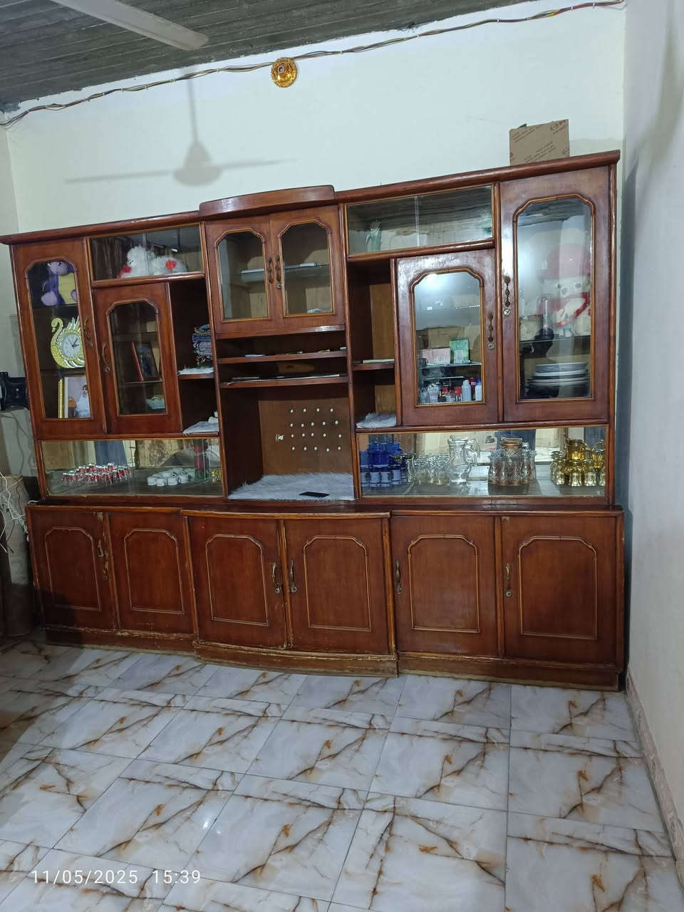معرض تفصال طابقين للبيع 
البصره قضاء المدينة 
السعر 150 وبي مجال
*********** بي واتساب
