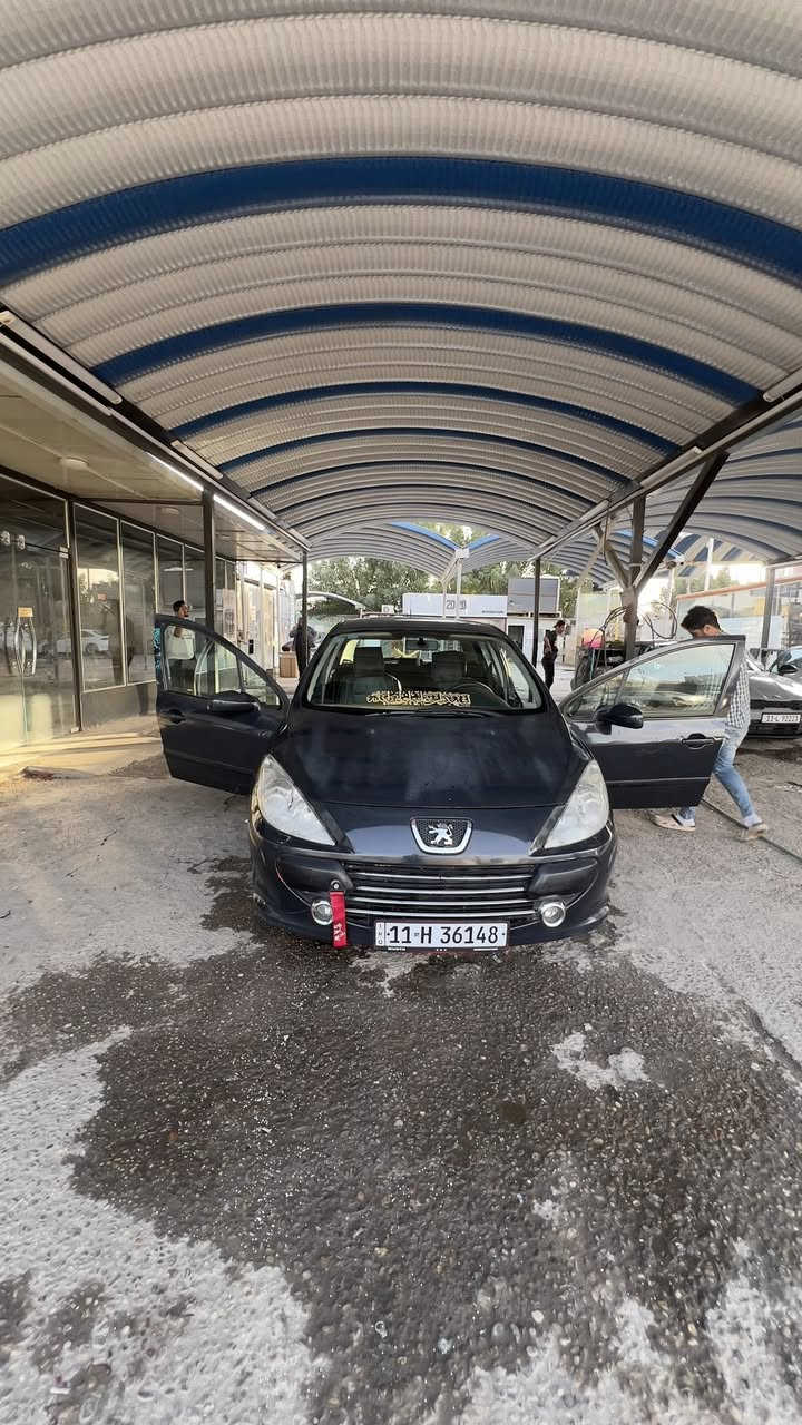 السلام عليكم
بيجو 307 موديل 2006
محرك 1600 جاهز من كلشي ومابي اي نقص
كير نظيف جداً
 رقم بغداد الجديد وتحويلها مباشر 
غرفتها نظيفة 
تخم تاير جديد
حدادية نظيفة 
السيارة نظيفة وماناقصها اي شي ربع ماتصرف عليها 
السعر 45 وبيها مجال 
للاستفسار ***********
