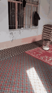 السلام عليكم ورحمه الله وبركاته....  يوجد بيت للبيع سعر 17 ملون وبي مجال شي بسيط طابو زراعي مساحه 200 عدد الغرف 2 صاله ومطبخ ستقبال صحيات خارجيات... هذه رقم ***********
