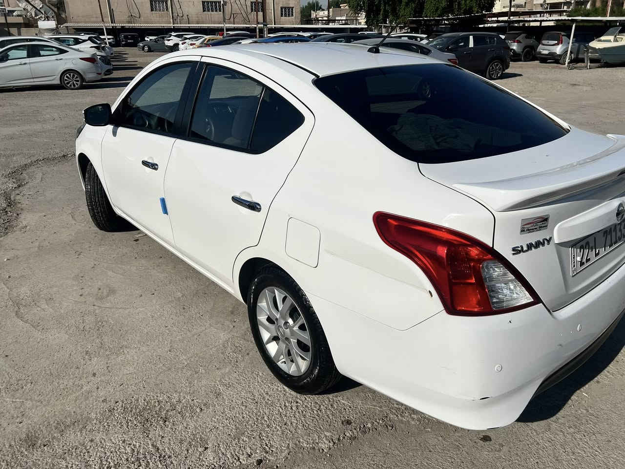 نيسان صني موديل 2023
ماشية سبعينات قطعتين تبريد اربع جام كهرباء 

بيها شخط جاملغ خلفي فقط والباقي كله مكفول

ثاني يوم تحويل عارضها 106 وبيها مجال بسيط مكان السيارة بغداد العطيفية

رقم الهاتف :***********
