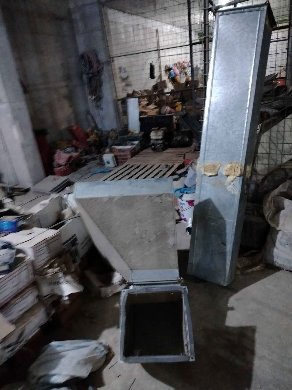 للبيع دكت مع مرشحة المنيوم  تنفع للمطاعم والمنازل استخدام قليل مكاني الكرادة الاتصال على الرقم *********** تصفية التصفية بسعر مناسب بغداد, العراق
