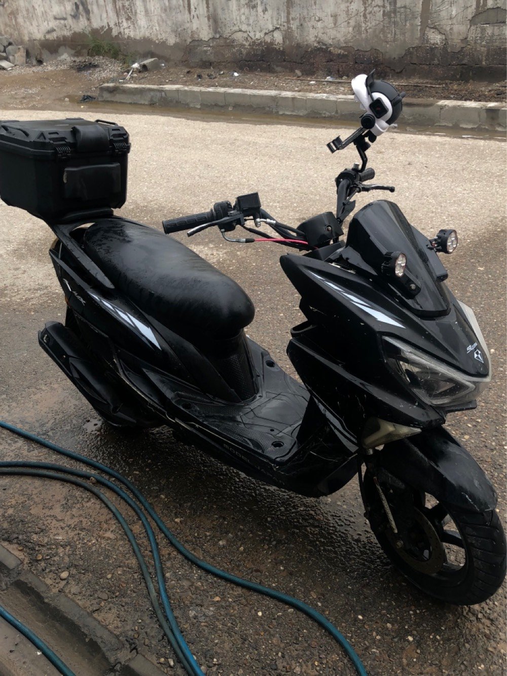 دراجه اكس ماكس سترونك للبيع نضيفه من كل النواحي كهربأيات شغالة وضايفلهن عدسات امامي اصليات وياهة صندوك خلفي سويج وبصمة تشغيل عن بعد التايرات العريضات جوبلس ماشية 9 الف المحرك مامفتوح الدهن امزويل كل 15يوم ابدلة السعر 500وبي مجال حك الجية مراوس بوليس اذا اكو مكاني ديالى بعقوبة بل سوق شارع الرعاية تعال وبيك خير وتدلل مارجعك فارغ واتساب موجود او اذا محصلتني دك على هذا الرقم *********** واني بل خدمة