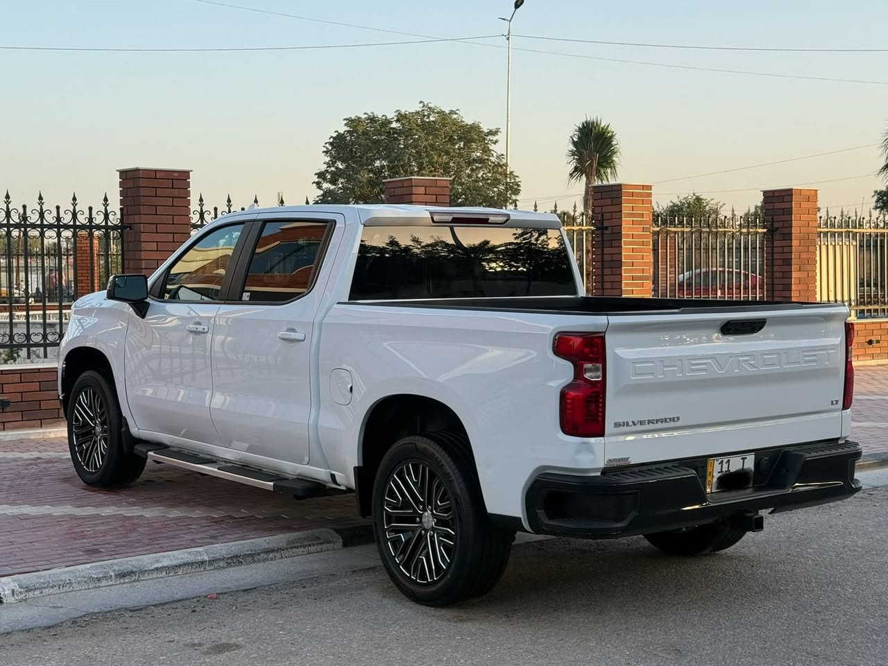 السلام عليكم
للبيع سلفرادو موديل 23 رقم بغداد بسمي تحويل وارد امريكي حادثهة حافه الجاملغ مكينه 8 سلندر 5300 فئه LT. مواصفاتهة دشبول جديد دجتال رادارات اماميه وخلفيه توقف ذاتي اوتو هولد انضمه قياده تحديد مسار سياقه اليه تشغيل عن بعد كامره شاشه كشنات تدفئه ستيرن هيتر باب طويل بدي كصير السياره حيل جديده واحله واجدد من الصور وعلئ ايدي وعليهة ادامه كامله كير مكينه حداديه تايرات دواخل كلشي بيهة مكفول عدا حادثهة للاستفسار *********** مكانهة كربلاء،  الشراي يتصل وبخدمته
