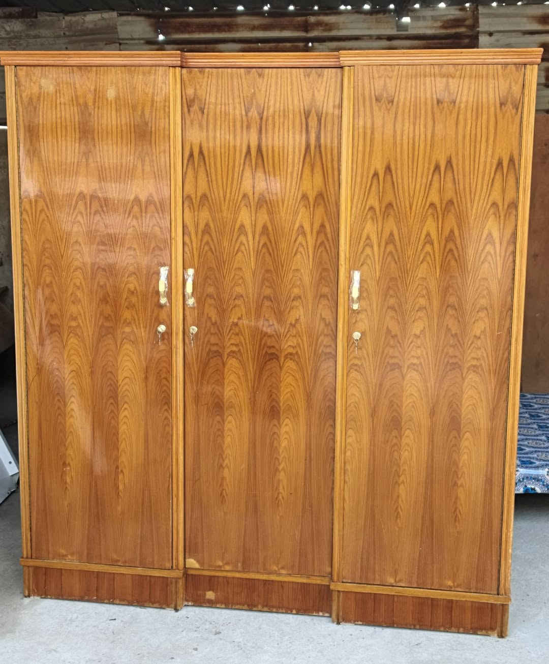 سلام عليكم كنتور 3 بيبان تسكام أخو جديد 175 بي مجال ***********
