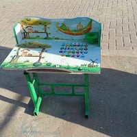 ميز طلاب • طلاب صغار