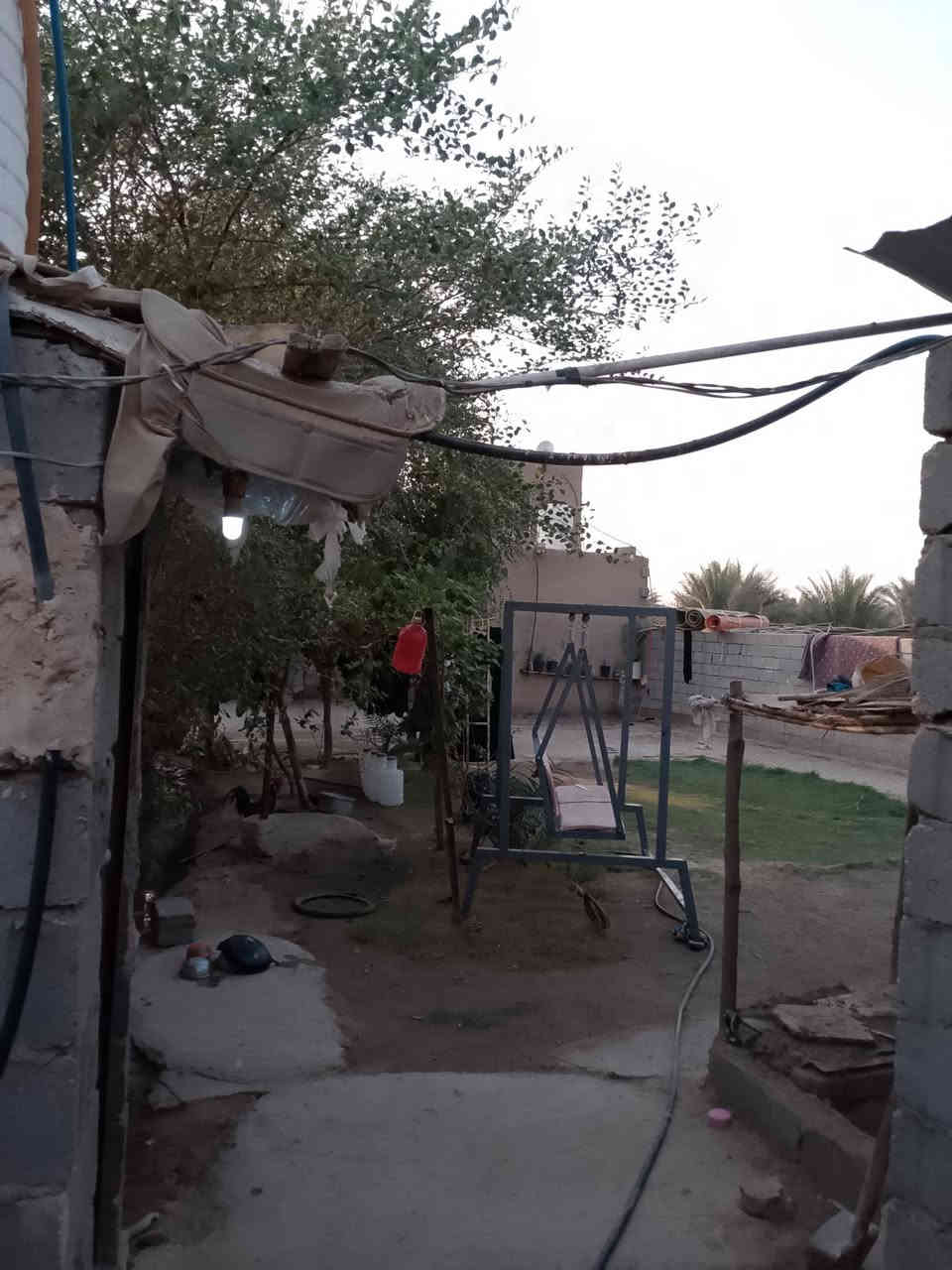 الدار للبيع + قطعه ارض 300 متر في الكفل منطقة الامام زيد بن علي سعر مناسب جدا
***********
