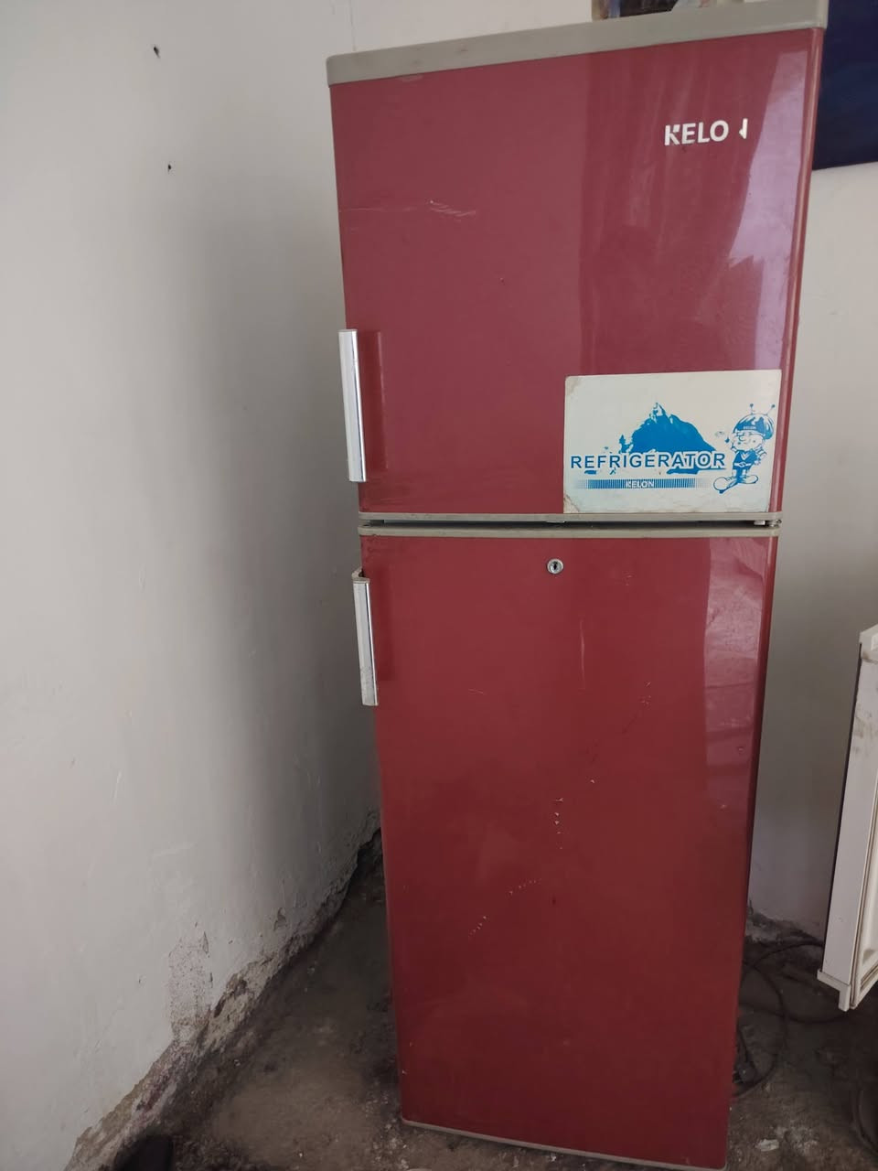 ثلاجه ناقصهه بس غاز ٥٠ الف
 وترجع تبرد طبيعي تخم خفيف  بس يدتين شويه خلع بيهن٥٠ الف 
مروحه ١٥وغساله شغاله كل شي مابيهه٧٠ الف
كاونتر مرمر ٦٠ الف 
عنواني الشعب الديوان توصيل ماعندي
واتس اب ***********
