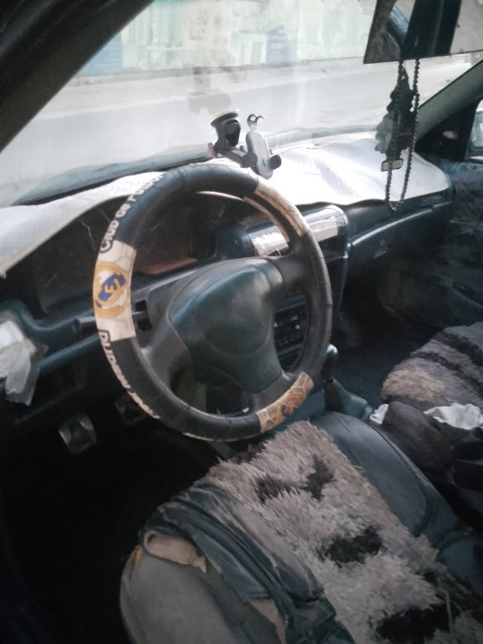 سلام عليكم كيا سيفيا للبيع موديل 93مصبوغه عام لجماليه بدونه ضرر محرك مفتوح وكير مكفولات عنوان بغداد الدورة حي آسيا سعر35 وبيه مجال بسيط رقم ***********

