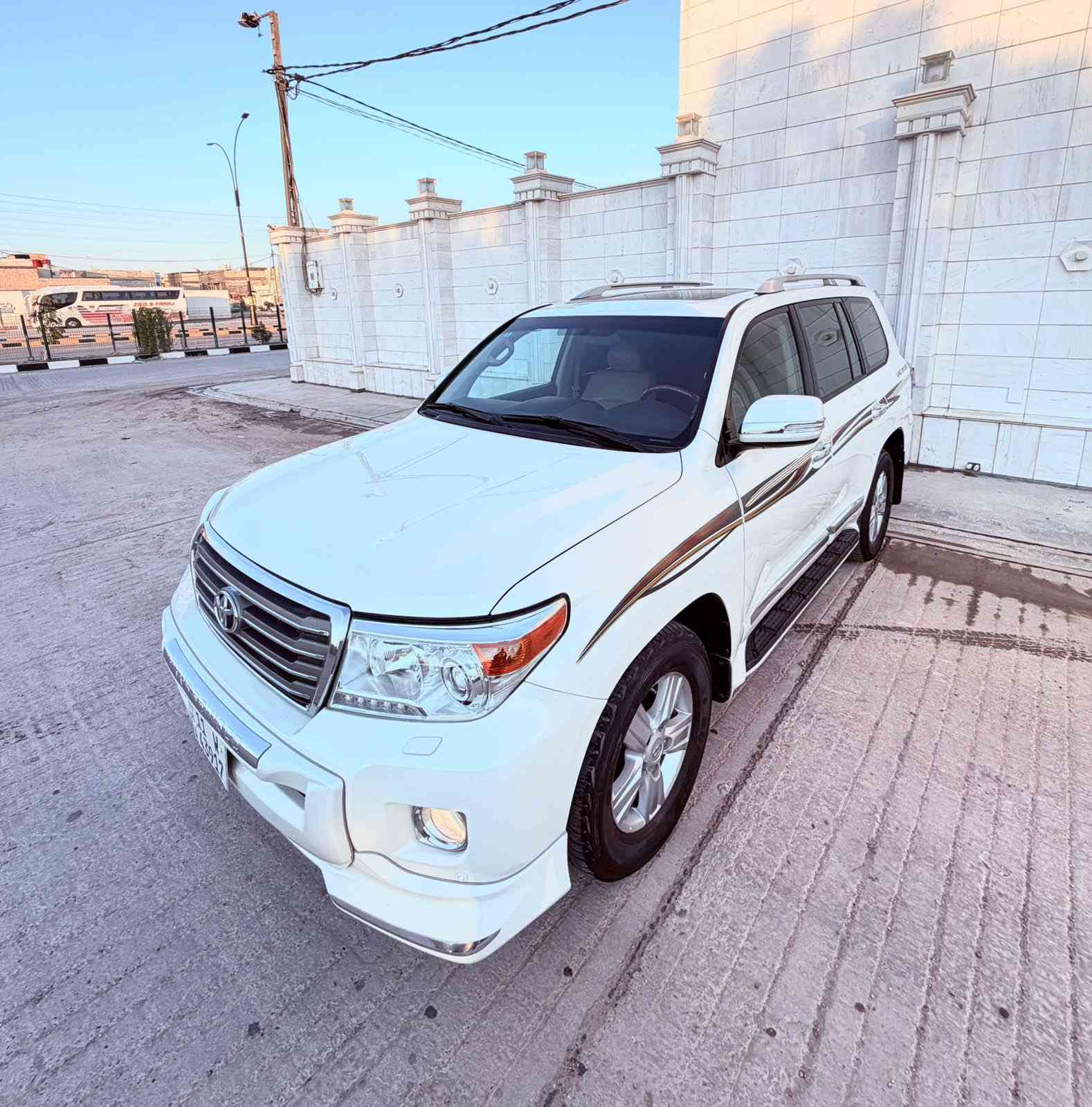 سلام عليكم
الحلال للبيع  
لاندكروز 2013 بريم اصل
Gxr v8
مكينة ثمانيه سلندر
رقم بغداد 11 الجديد سنوية وهزة جدد باسمي
فول مواصفات 1/1
ماشية 170 الاف كم اصل
كتلوكات شركة بيها 
سبير وعدة مال شركة 
على ايد وحدة من هيه زيرو 
مكينة كير حداديه تخم تاير باتري كهربائيات كلهن جدد  ما مفتوحات على وضع الوكاله

كفاله عامة من كلشي و  مكفوله من رصعه والشخط و التكحيل عدا بارد 3 اصابع بالجاملغ الامامي فقط
المواصفات:-
سلايد فتحة
ثلاجة 
كشنات جلد اصل بيجي 
كشنات كهربائي ثلاث دكم
شاشة + كامرة + حساس امامي خلفي كلهن بلاد 
تحكمات ستيرن 
مري شفط 
سبعه راكب
نظام فور ويل 
تشغيل عن بعد 
تشغيل بصمة وابواب وجنطة
والخ من المواصفات المعروفه……..
قليل بهل نظافه وبهذا الموديل
السعر 378$ وبي مجال  بسيط

مكان السياره النجف الاشرف
للاستفسار ***********
