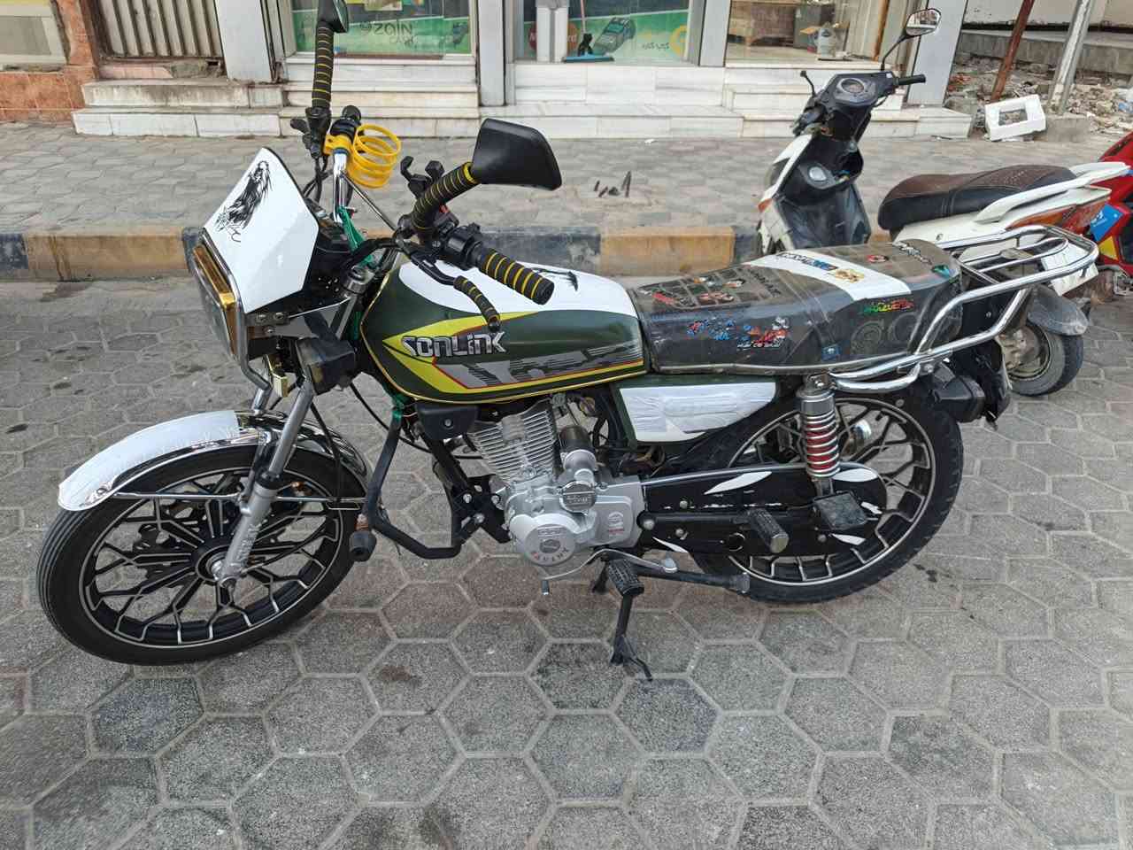 دراجه نضيفه كلش كفاله عامه موديل 24 ورقه منفيس السعر 800 وبي مجال قليل مكاني الرمادي التأميم القادسيه الثانيه رقمي ***********
