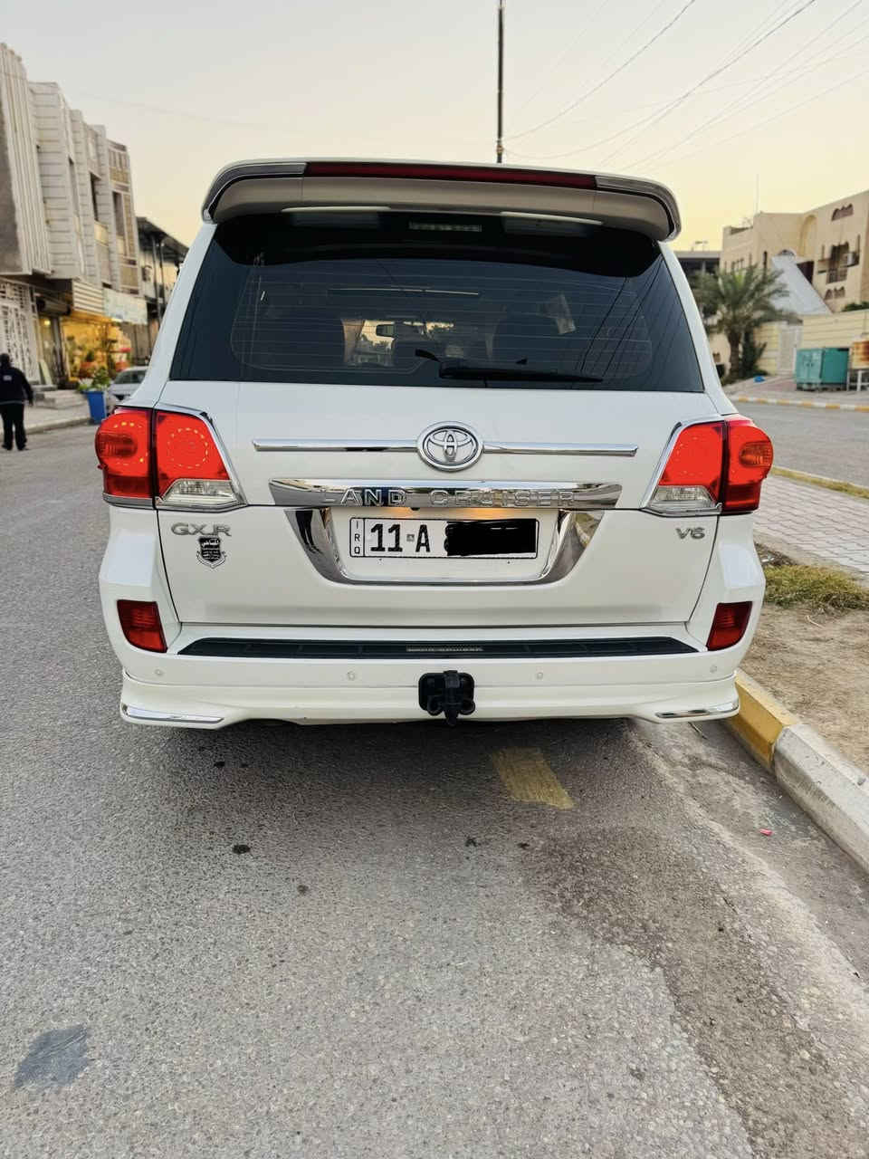 السلام عليكم
تويوتا لاندكروز 2014 فطيم اصل 
كفالة عامة 
رقم بغداد بأسمي مشروع وطني 
ماشية 109
المواصفات
سلايد روف
تشغيل عن بعد
حساس امامي خلفي
زراك لايت
ثلاجة
تخم تاير دنلوب 
محرك 4000 V6
مكانه واسط الكوت 
***********
السعر 425 وبيه مجال
