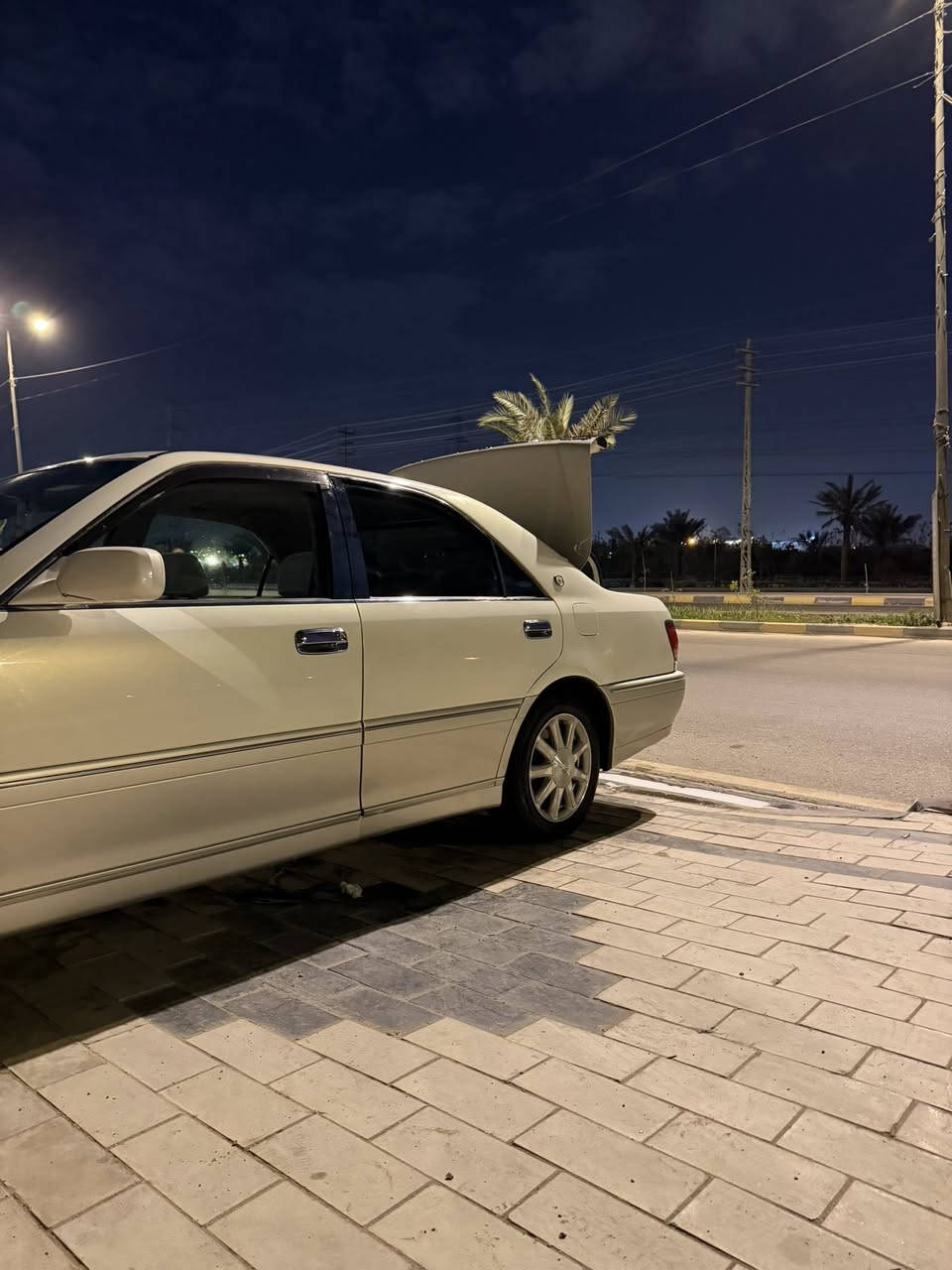 السلام عليكم بيع أو مراوس  2002 اصل 3 دكم شاصي 75 السياره فقط مفحوصه السعر ( $88 )وبيه مجال ***********
