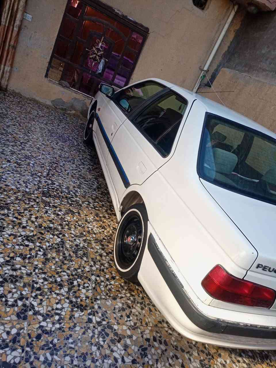السلام عليكم بيجو باص 2015 كير محرك خير من الله تبريد ثلج تخم تاير  سنويه 27 شهر 12 بيها بس باب الخلف مبدل بلادي بيها شبرين قبق البنزين السعر 45 وبيها مجال بسيط مكان بغداد***********
