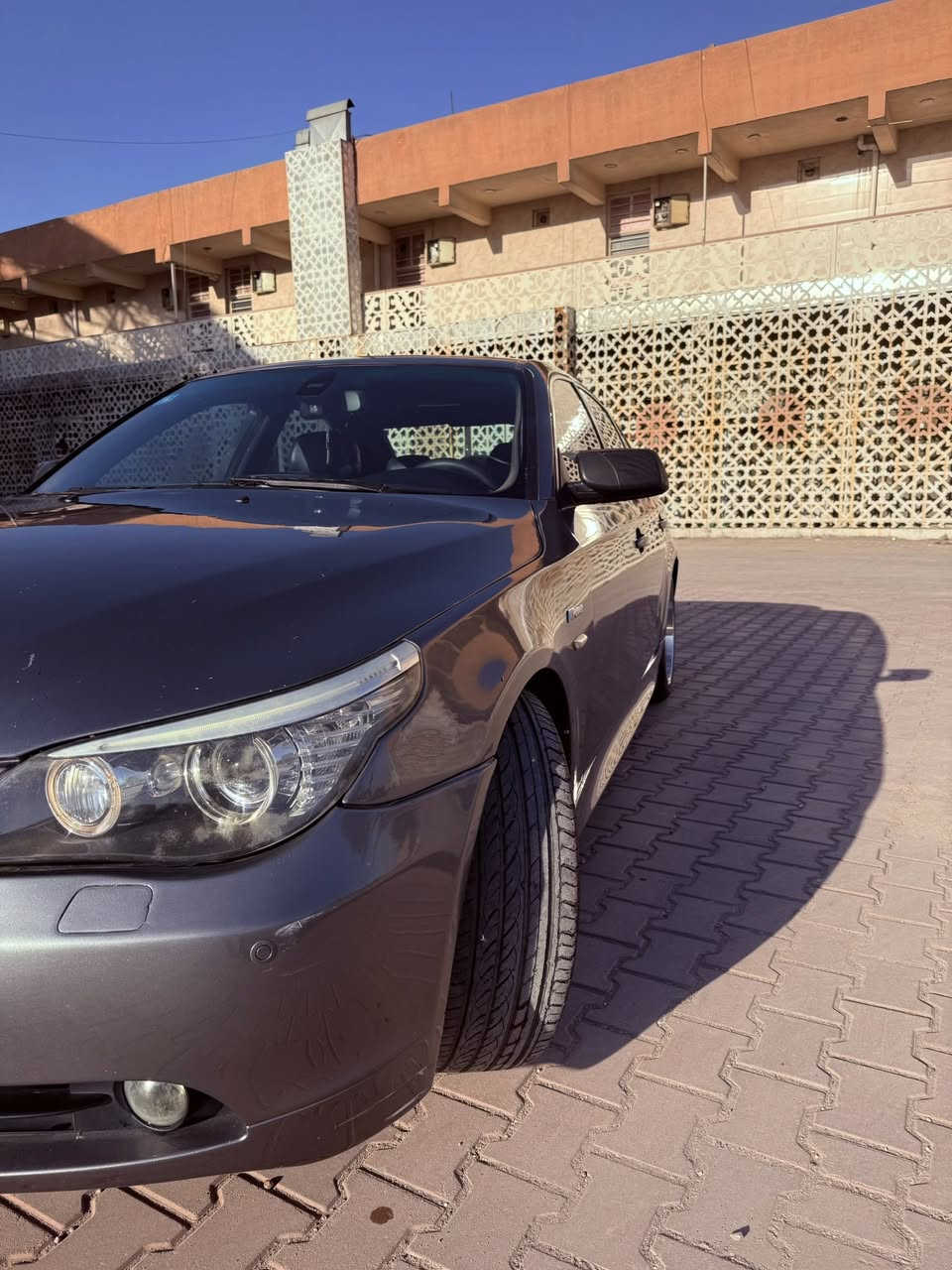 السلام عليكم
BMW e60 528.   N52    مودل 2008
فول مواصفات وارد أمريكي 
تحكمات ستيران كروس سرعه 
شاشه أندرويد اصليه c3
كير كوبرا اوتو عادي 
كهربائياته كله بلاد بدون جطل 
محرك نضيف جدأ بدون بخار ولا تنقيص ولا دوانز 
غرفته بلاد شركه جلد كنتاره + كهرباء وتدفه + بطين البيبان جلد 
ويل 2زايز بوس 
مري قلاب وإنارة المرايه الوسطيه اوتو دم 
تبريد أمام خلفي ثلج 
لد نهاري اوتو 
السياره التشغل بصمه 
فتحه بالقماره 

حادثه باب السايق ودوسه ضرر بسيط وربع من الجاملغ الخلفي 
شواصي ولغود وتكم مكفوله 
مصبوغه عام توحيد لون 
السياره بدون نقص  كله شغاله من محرك كير كهربائيات كامله 

رقم بغداد بسمي سنويه وهزه ورقم جديد 
ثاني يوم احولك 
مكان السياره بغداد الأعلام شارع البداله 
رقمي *********** 
السعر 118 بيه مجال لشراي
