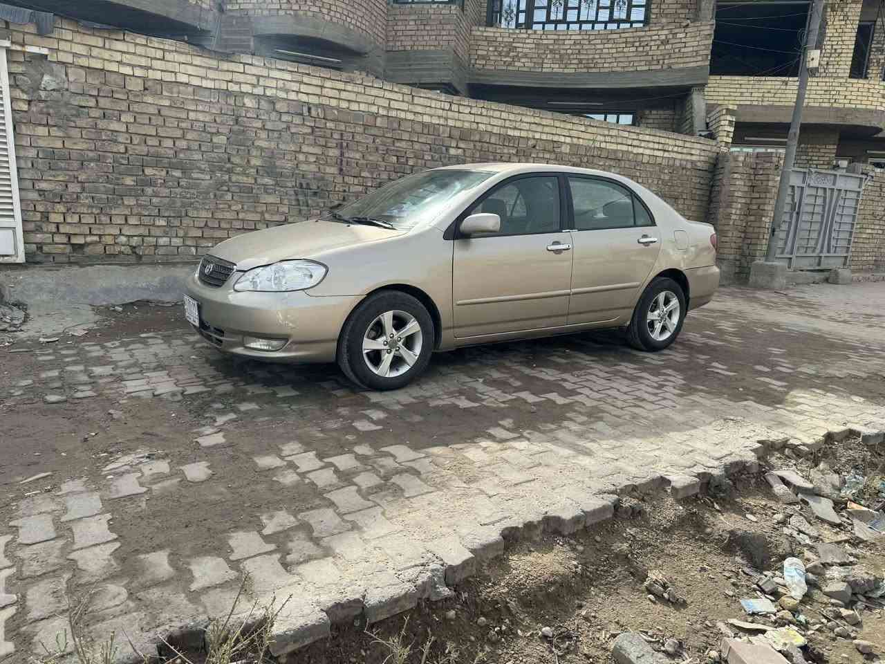 السلام عليكم للبيع كورلا نحله موديل٢٠٠٨ سياره جاهزه ومرتبه ومابيه كل نقص  محرك كير صدر علفحص تخم تاير جديد باتري جديد تبريد ثلج تحويل مباشر سياره مصبوغه عام جماليه حادثه جاملغ وباب بدون دواخل السعر ٩٠ وبي مجال قليل *********** مكان السياره بغداد
